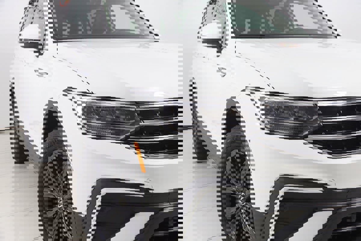 Used 2024 Volkswagen Tiguan SE image 16