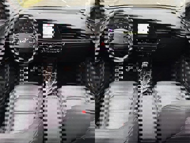 Used 2024 Kia Niro SX Touring image 10