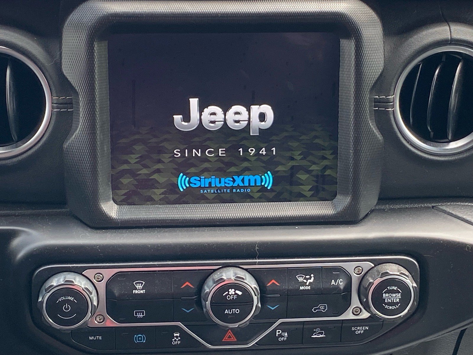 Used 2022 Jeep Wrangler Unlimited Sahara w/ Safety Group AWD/4WD image 6