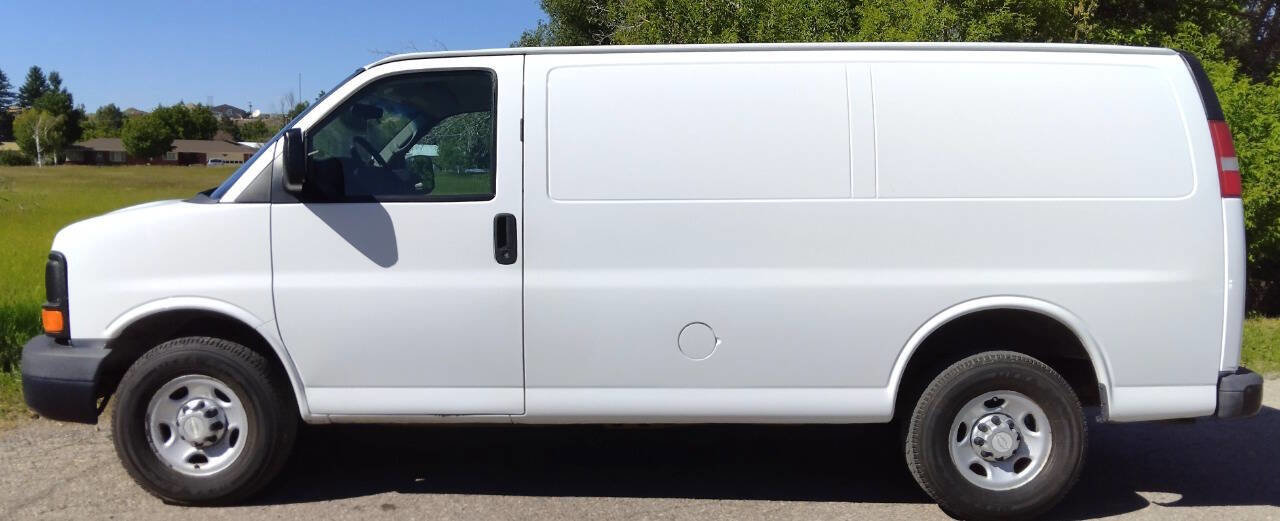 Used 2015 Chevrolet Express 2500 image 2