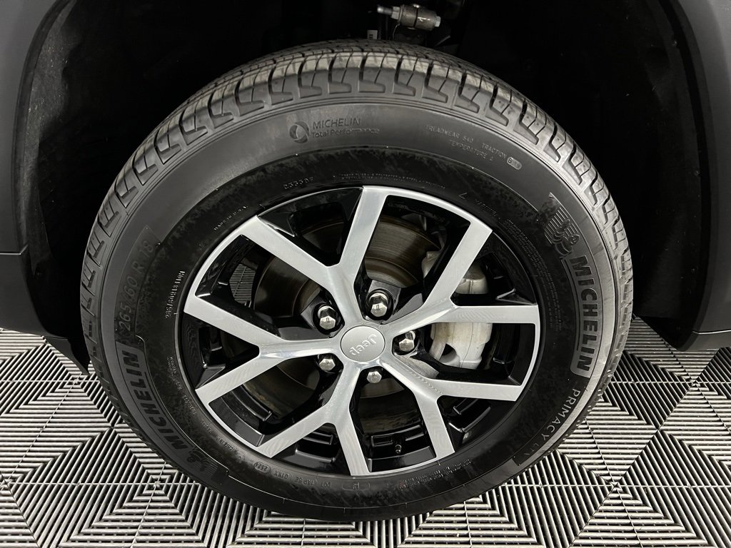 Used 2024 Jeep Grand Cherokee Limited w/ Luxury Tech Group II image 12