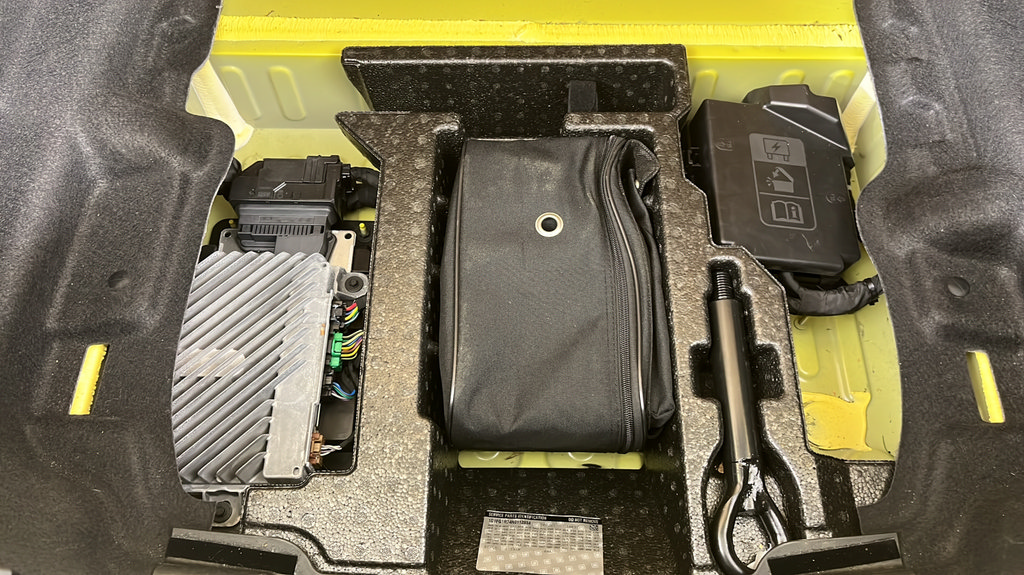 Used 2017 Chevrolet Camaro SS RWD image 38
