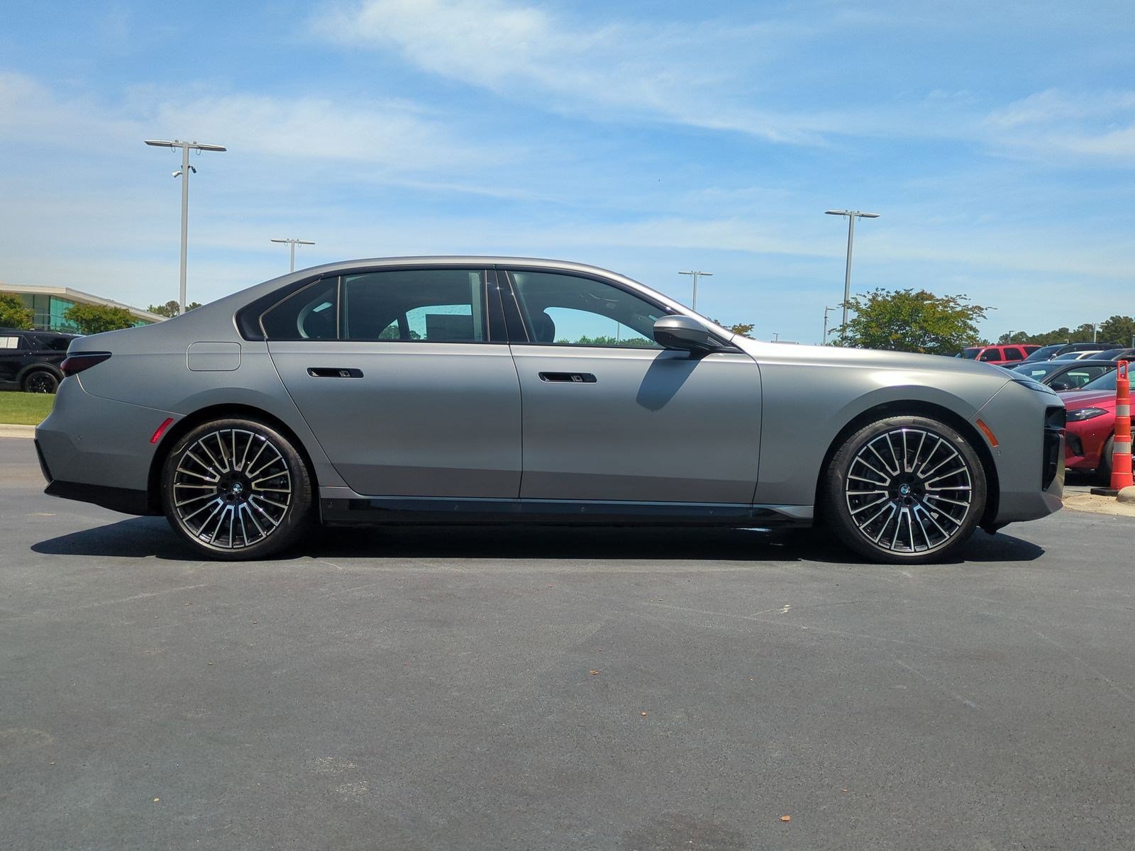 Certified 2025 BMW i7 xDrive60 w/ Executive Package image 10