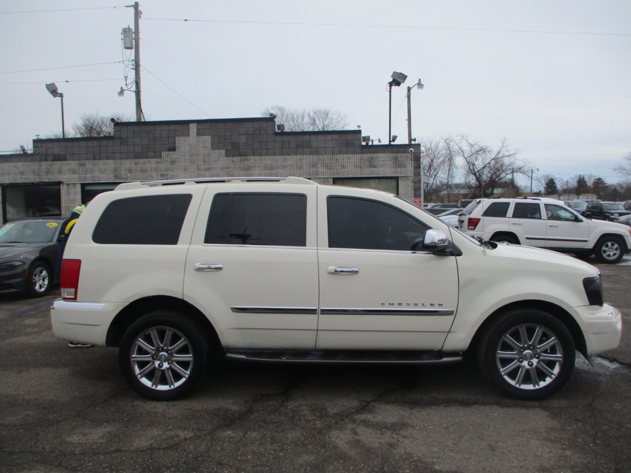 Used 2007 Chrysler Aspen Limited image 2