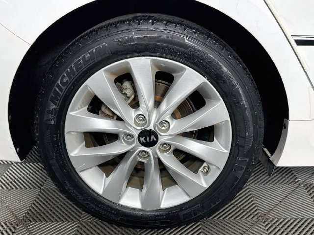 Used 2018 Kia Optima LX w/ 17" Alloy Wheels Package FWD image 29
