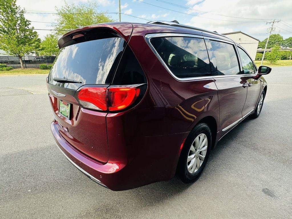 Used 2019 Chrysler Pacifica Touring-L w/ Advanced Safetytec Group FWD image 5