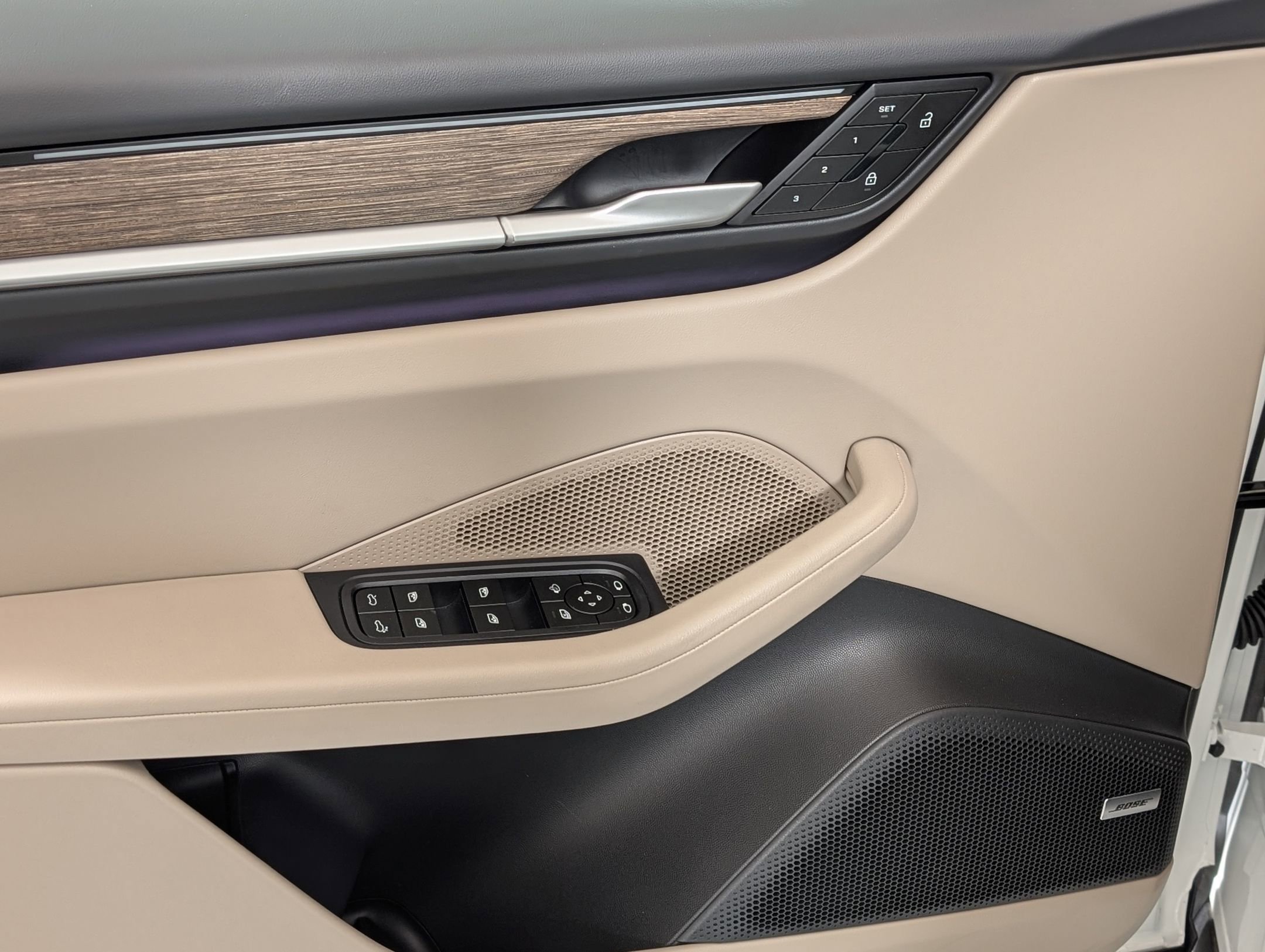 Used 2025 Porsche Macan 4 Electric image 16