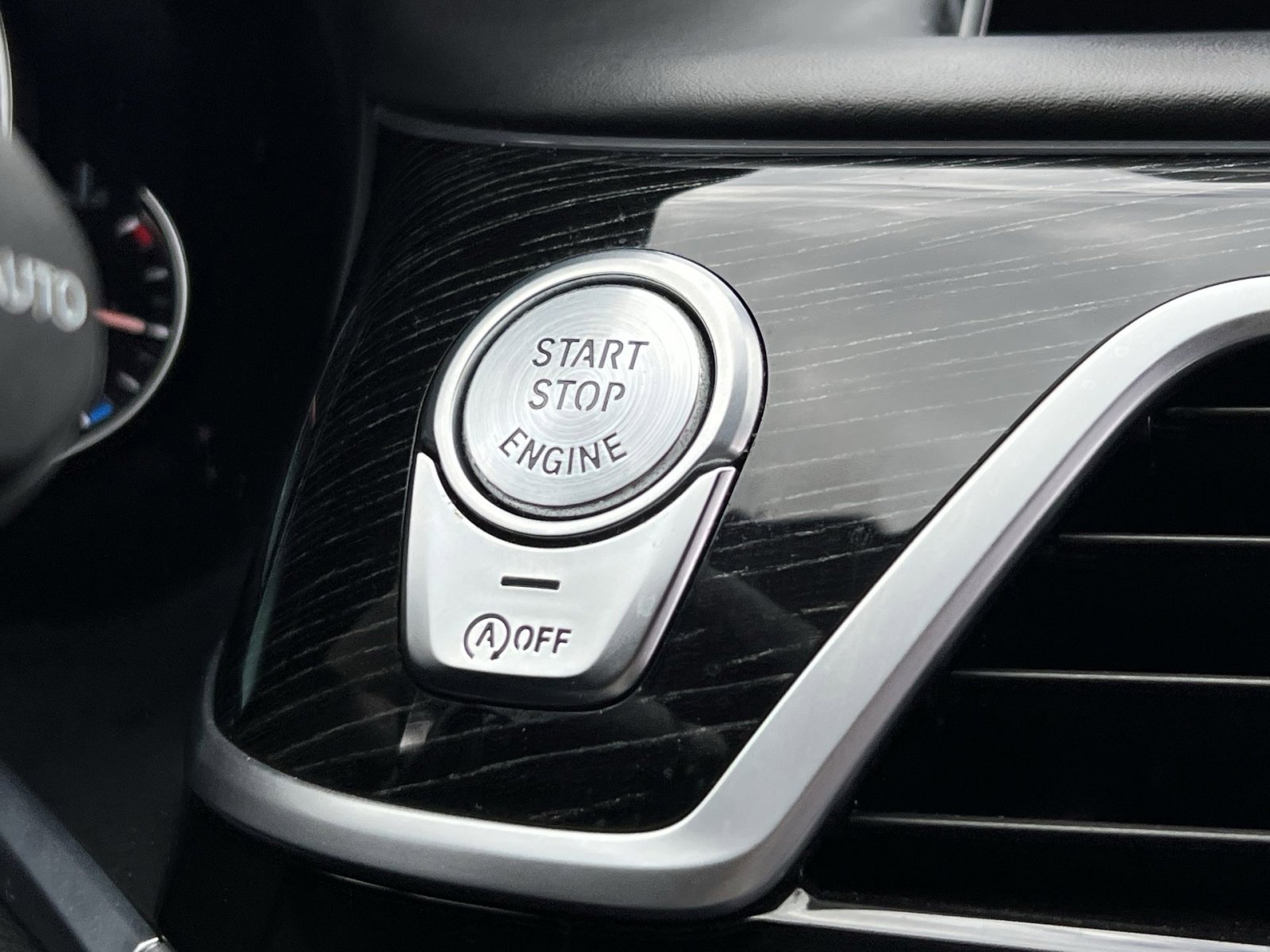 Used 2017 BMW 740i xDrive image 31