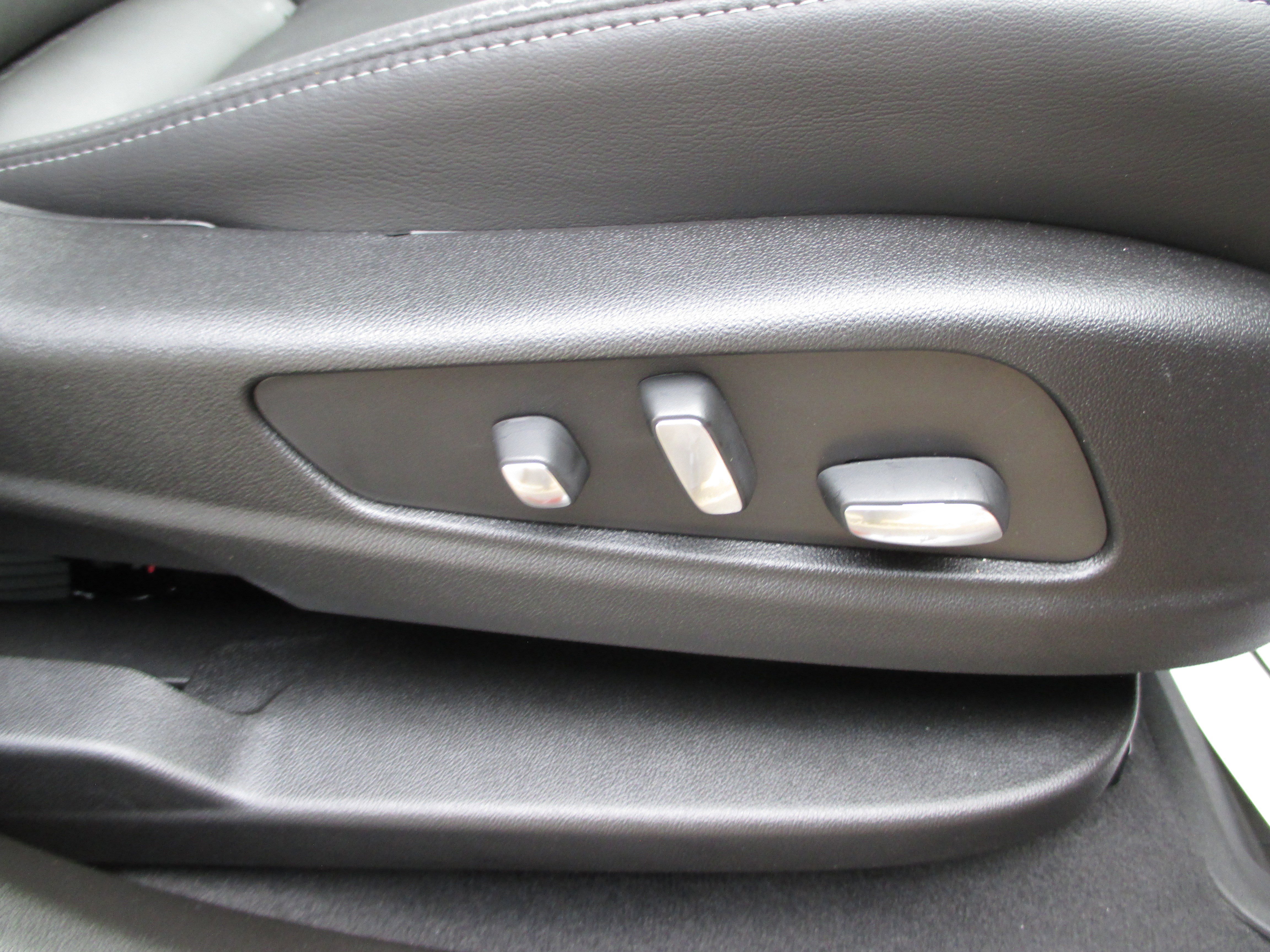 Used 2025 Cadillac XT6 Premium Luxury image 20