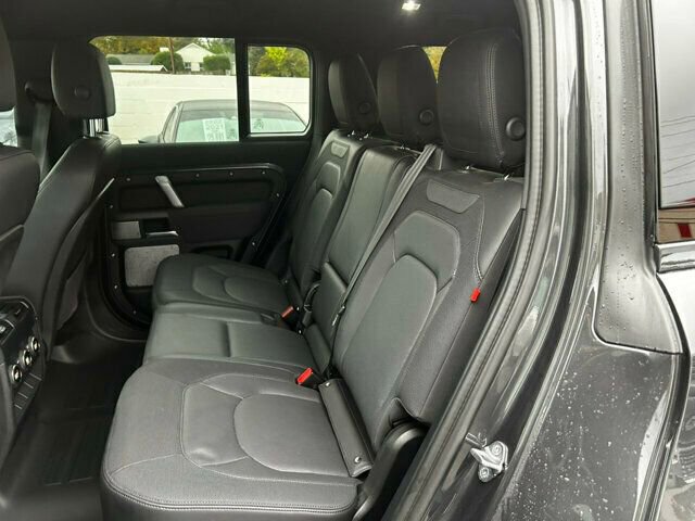 Used 2023 Land Rover Defender 130 X-Dynamic SE image 13