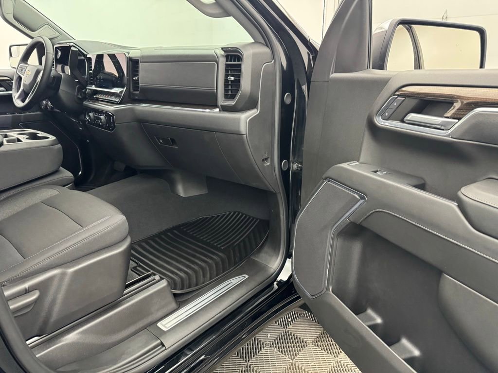Used 2024 Chevrolet Silverado 1500 LT image 30