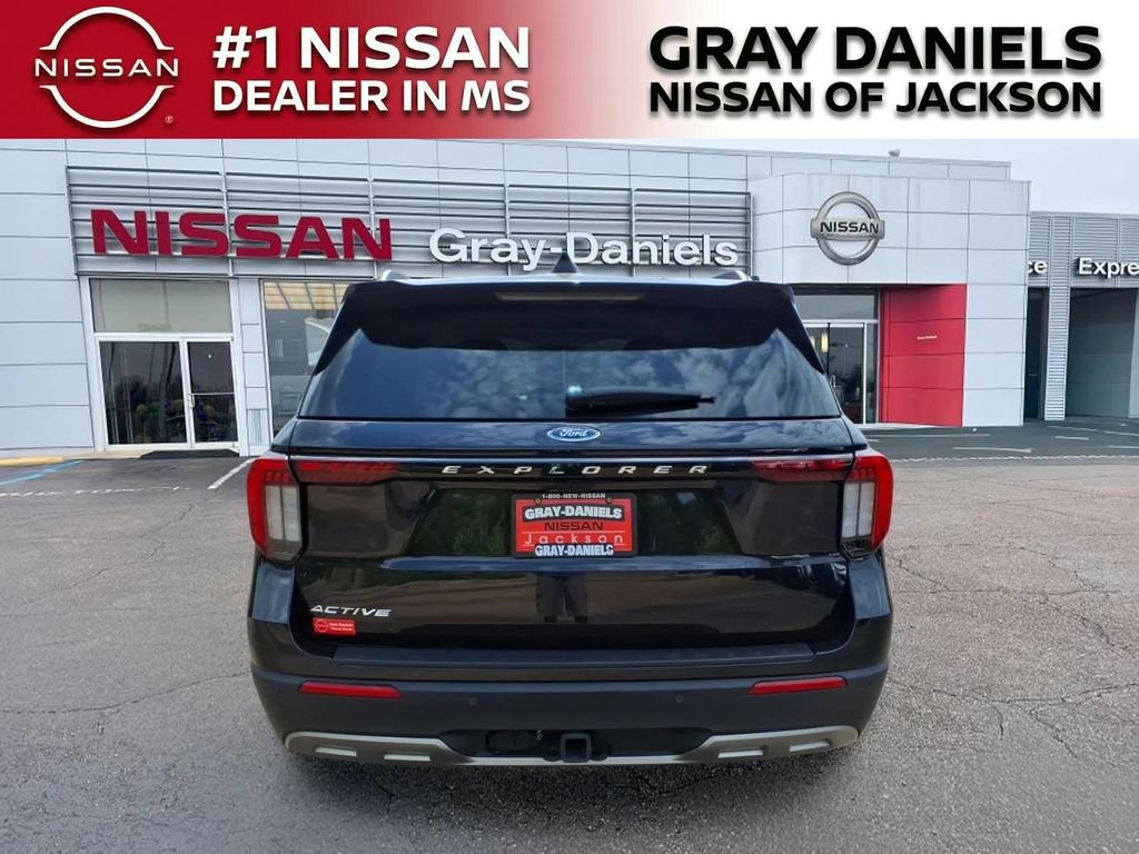 Used 2025 Ford Explorer Active w/ Active Comfort Package RWD image 6