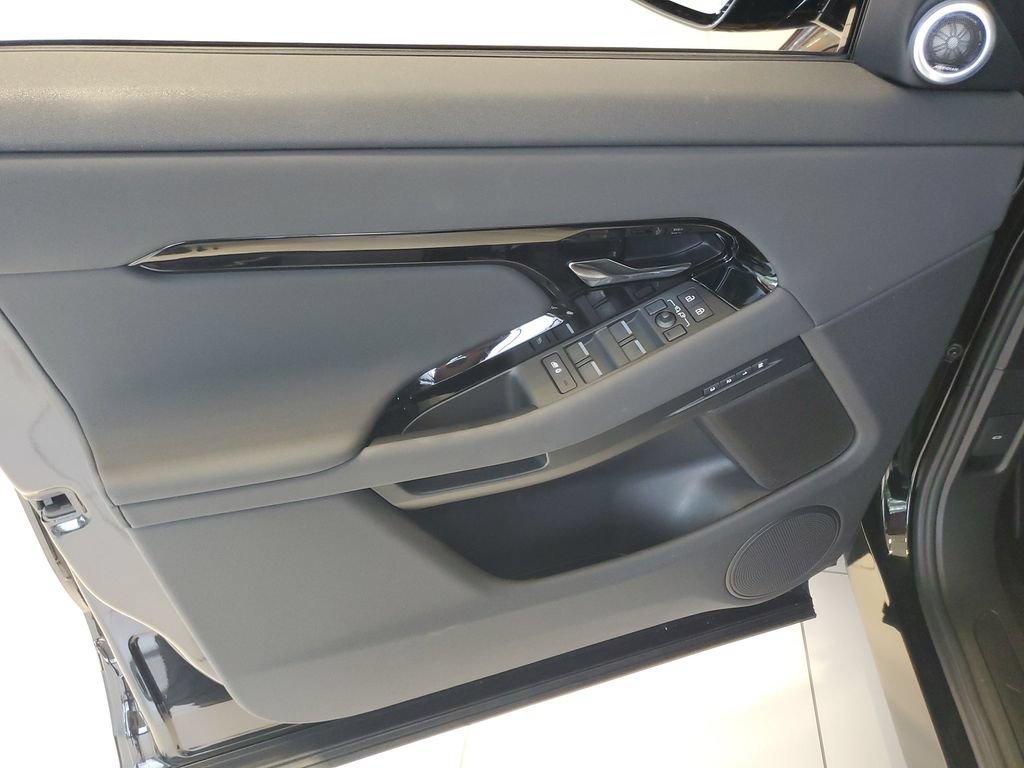 Used 2025 Land Rover Range Rover Evoque S AWD/4WD image 7