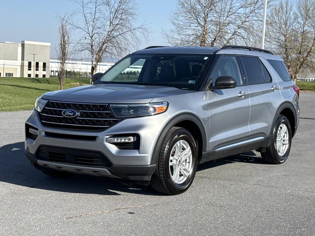 Used 2023 Ford Explorer XLT w/ Equipment Group 202A AWD/4WD image 28