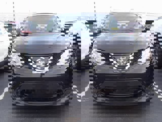 Used 2019 Nissan Rogue Sport S image 2