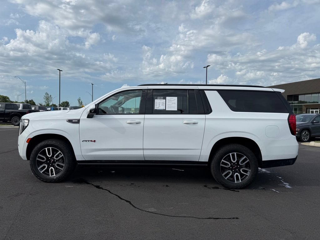 Used 2023 GMC Yukon XL AT4 w/ AT4 Premium Package AWD/4WD image 8