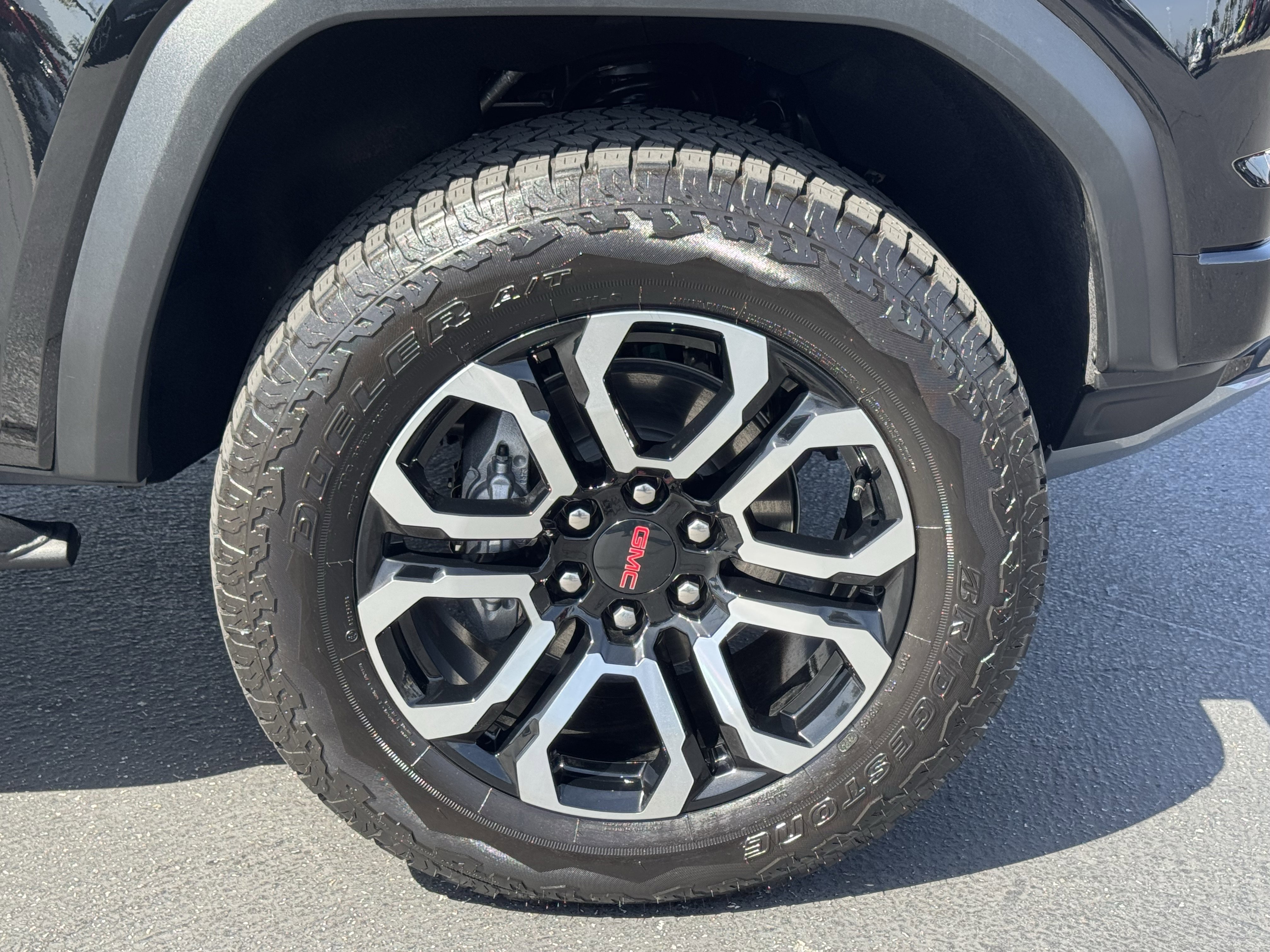 Used 2025 GMC Canyon AT4 w/ Nightfall Edition AWD/4WD image 12