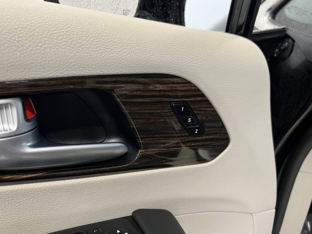 Used 2024 Chrysler Pacifica Limited image 25