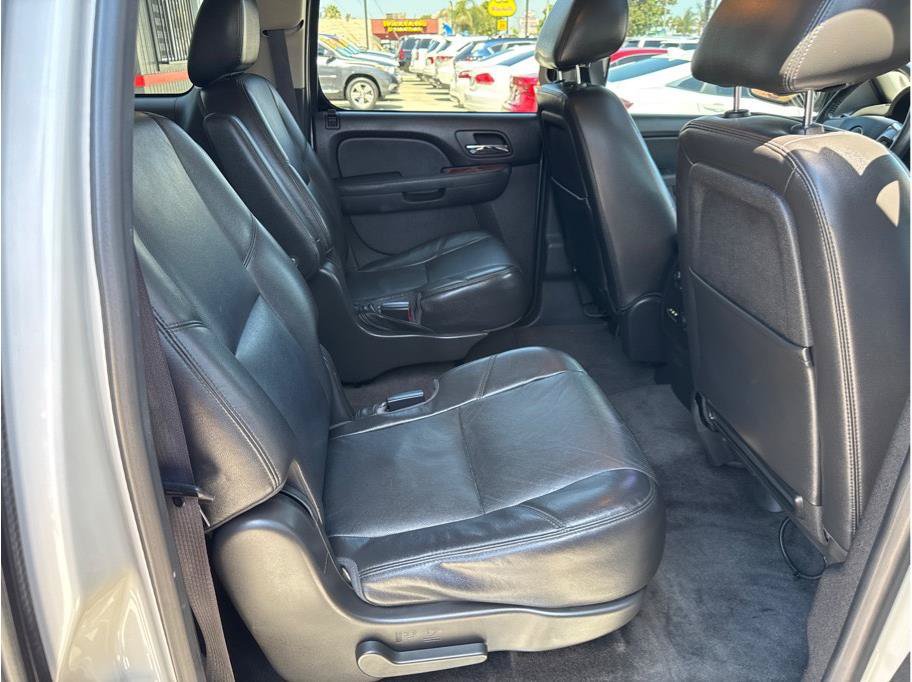 Used 2013 Chevrolet Suburban LTZ RWD image 27