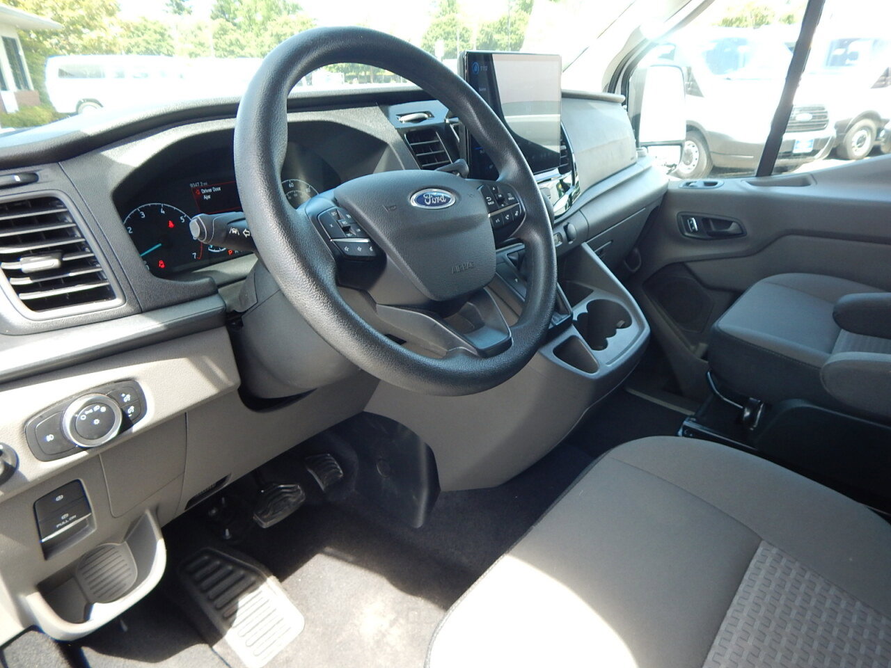 Used 2023 Ford Transit 350 XLT RWD image 19