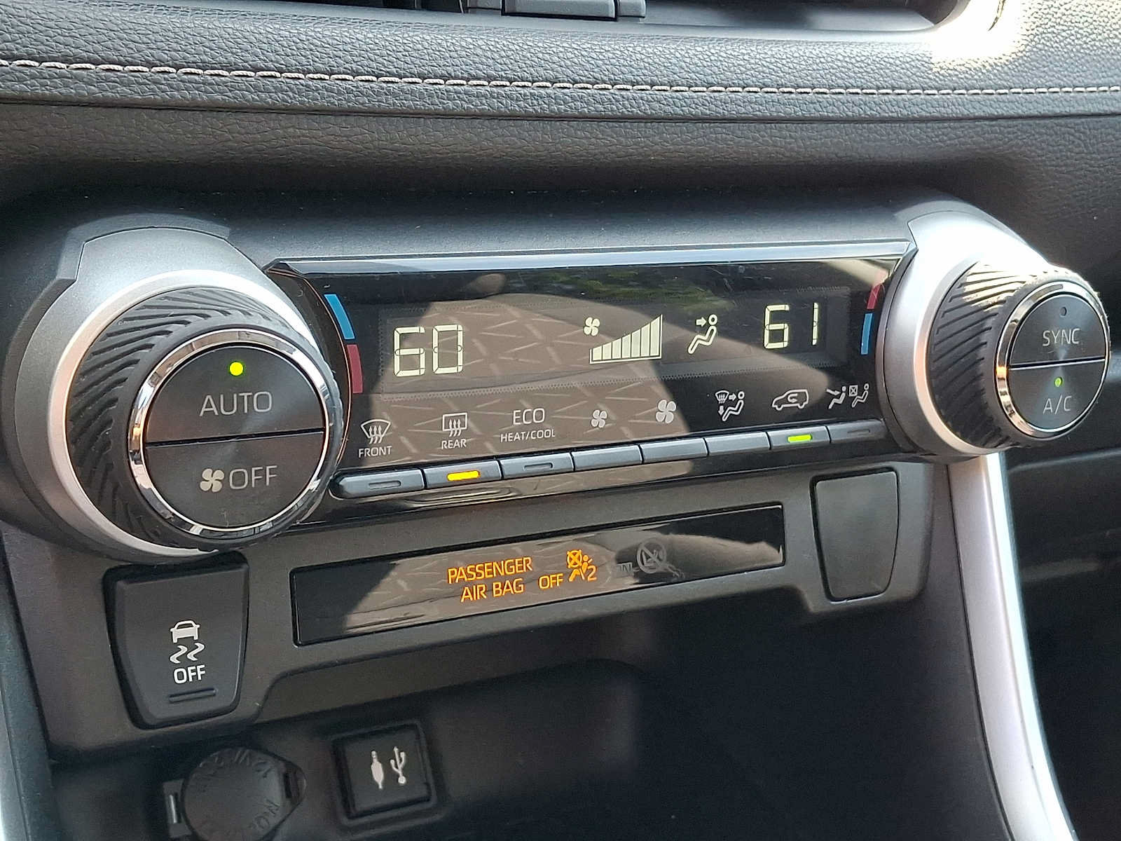 Used 2019 Toyota RAV4 XLE w/ All Weather Liner Package AWD/4WD image 13