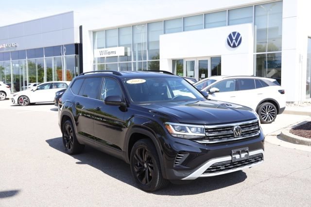 Used 2023 Volkswagen Atlas SE w/ Black Wheel Package