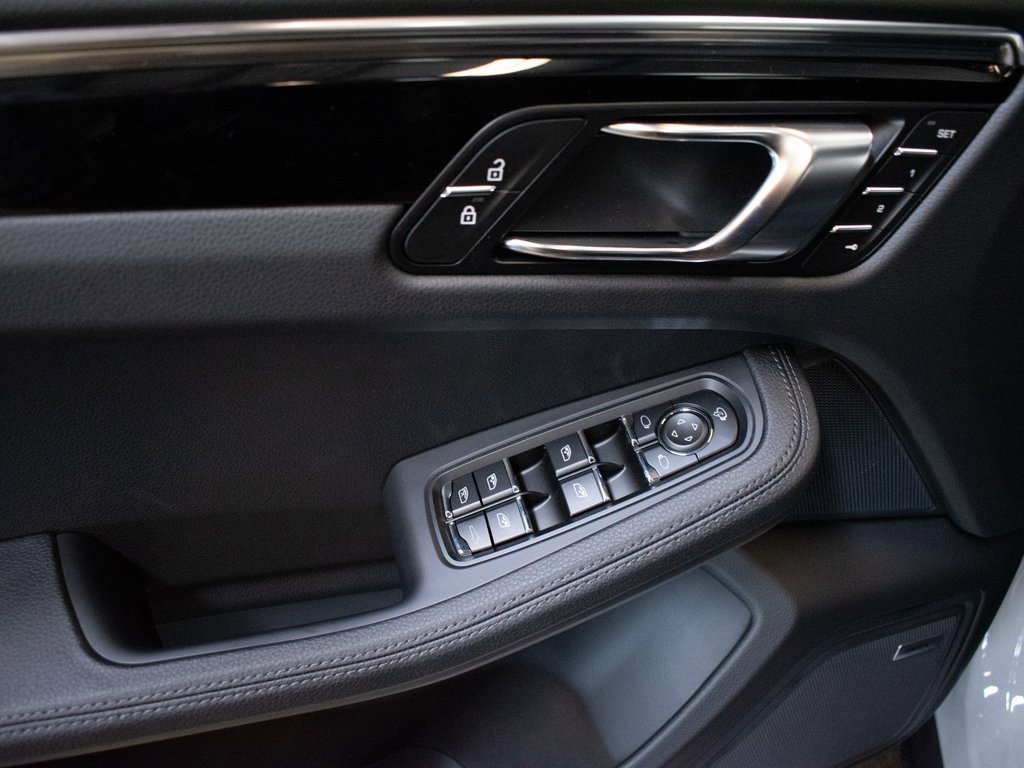 New 2026 Porsche Macan image 19