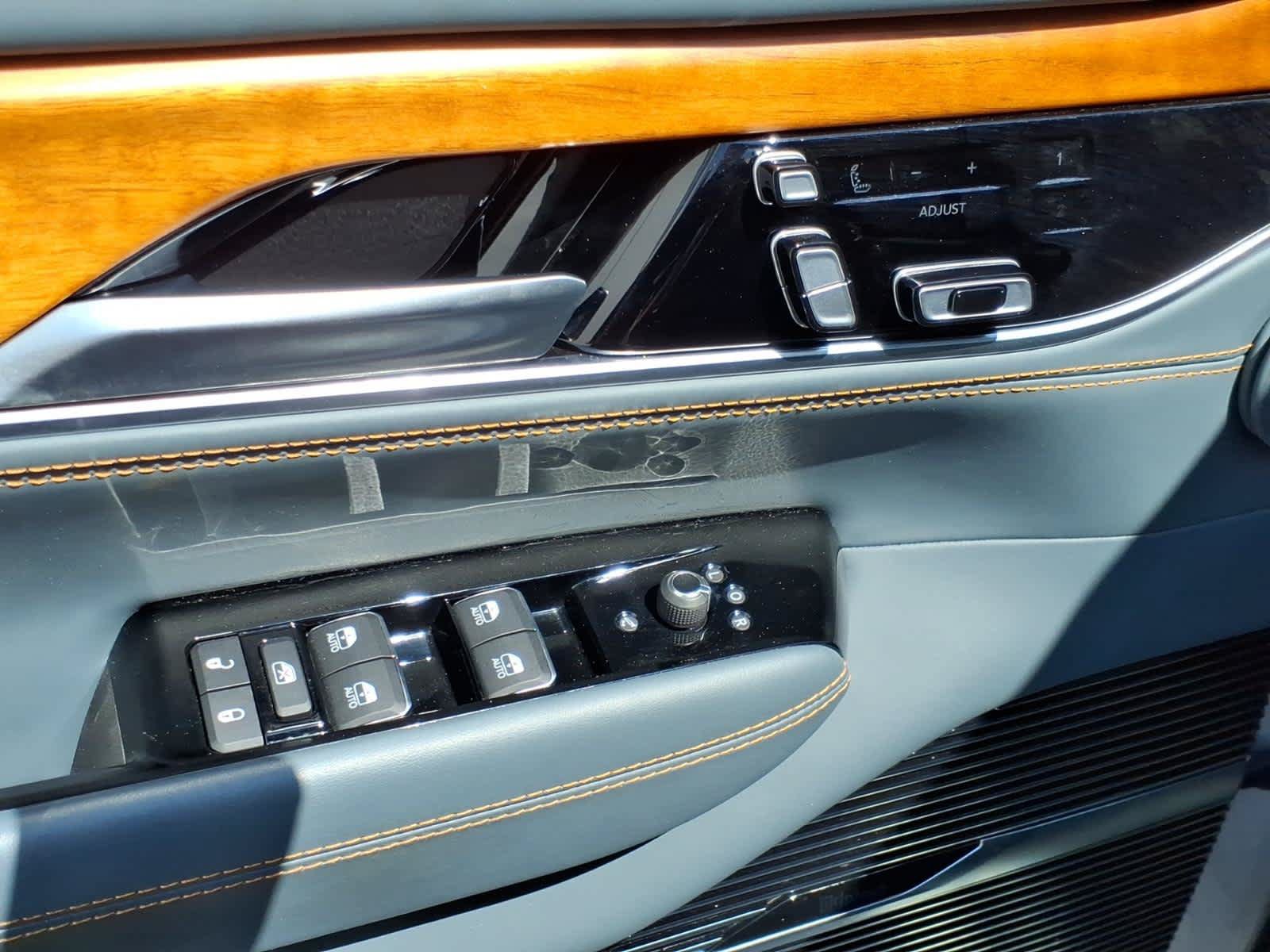 Used 2024 Jeep Grand Wagoneer Series III AWD/4WD image 23