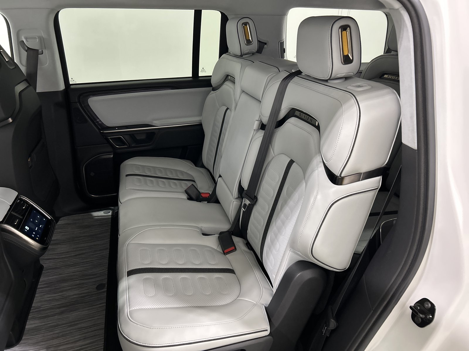 Used 2024 Rivian R1S Adventure AWD/4WD image 21