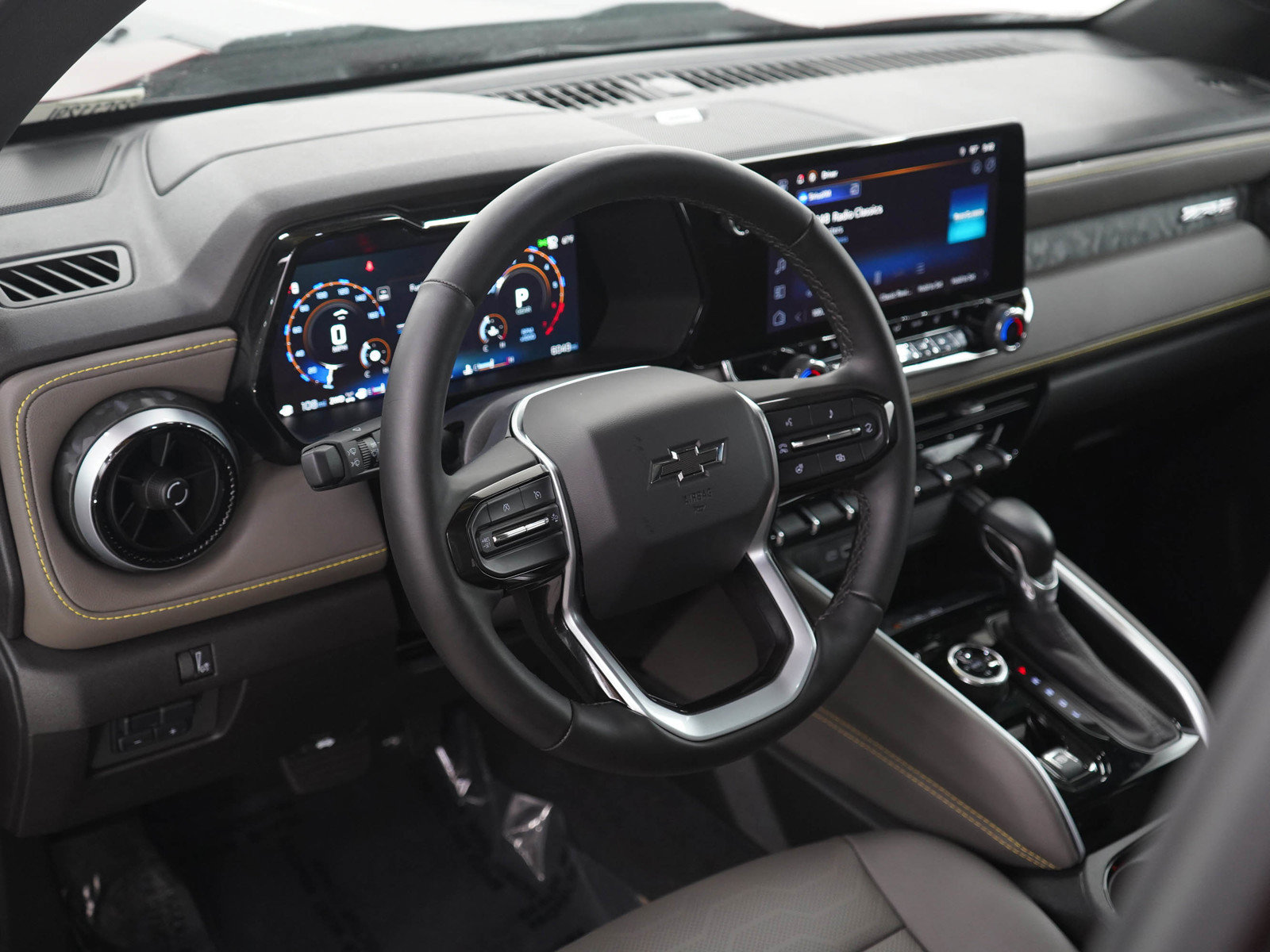 Used 2025 Chevrolet Colorado ZR2 w/ Technology Package AWD/4WD image 19