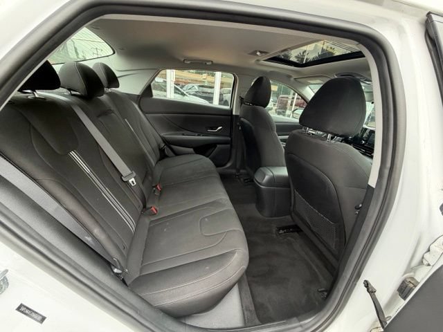 Used 2022 Hyundai Elantra SEL w/ Convenience + Premium Package FWD image 16