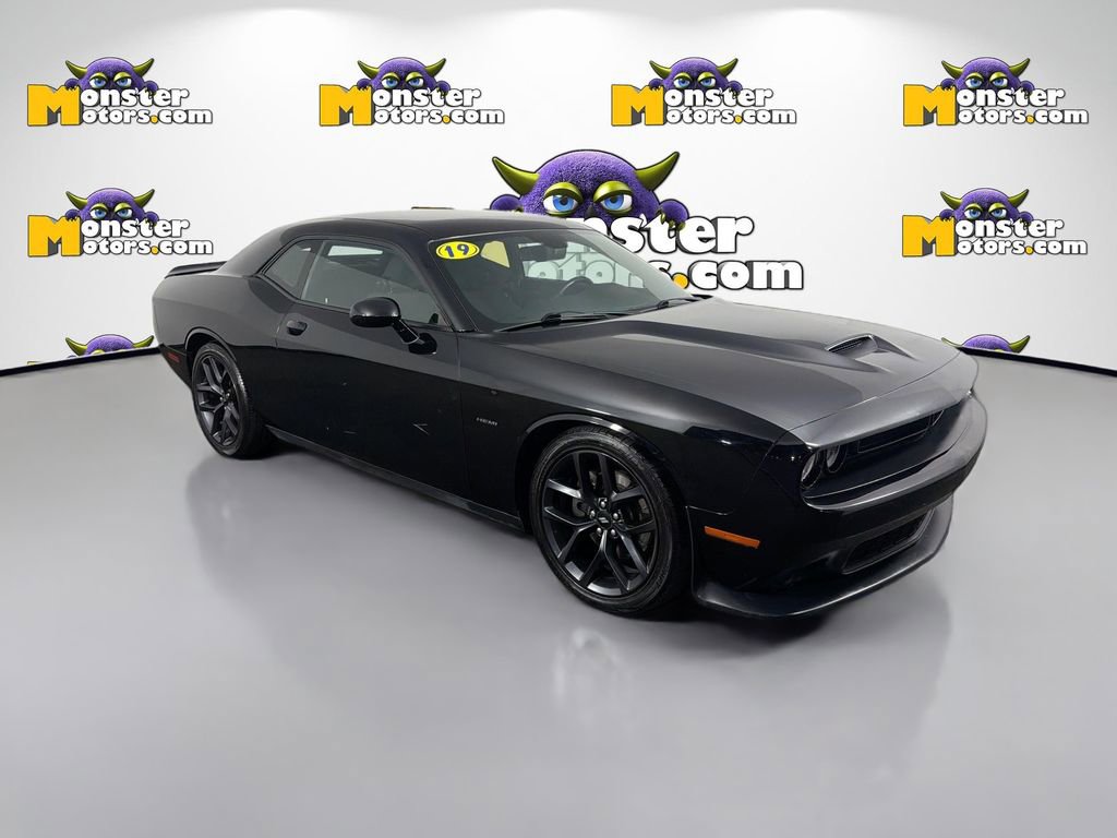 Used 2019 Dodge Challenger R/T w/ Driver Convenience Group image 3