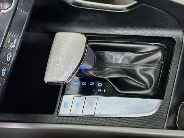 Used 2024 Hyundai Elantra SE FWD image 19