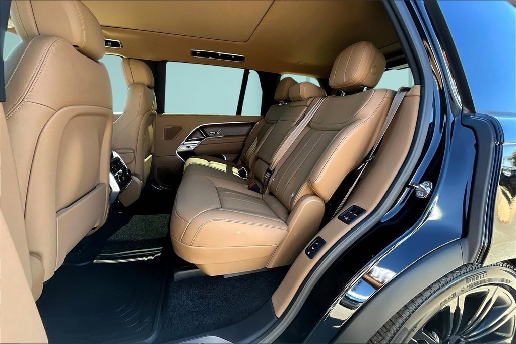 New 2025 Land Rover Range Rover Long Wheelbase SE image 10