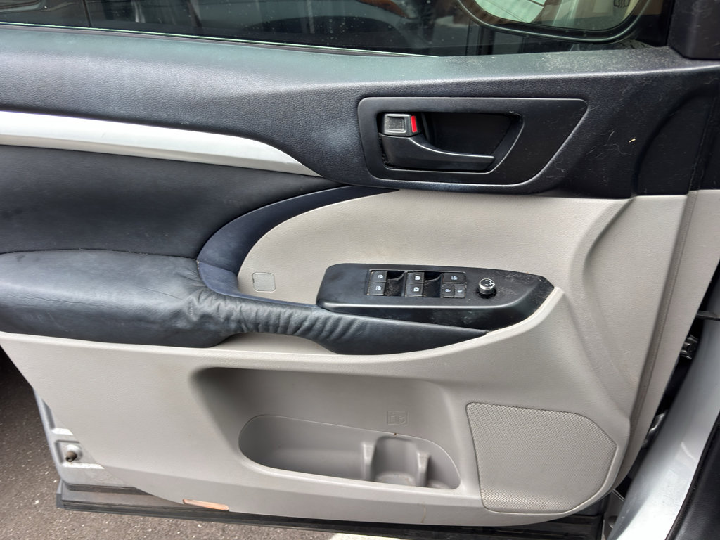 Used 2014 Toyota Highlander Plus image 8