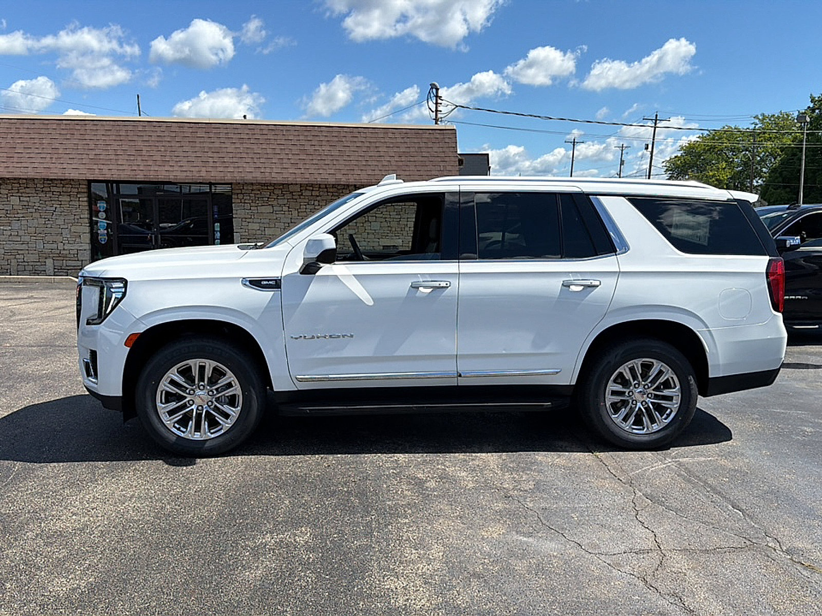Used 2024 GMC Yukon SLT AWD/4WD image 6