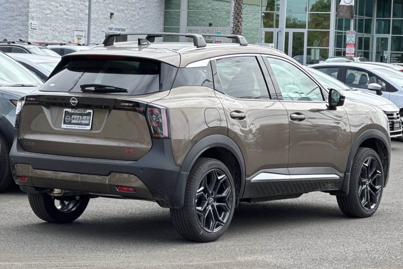 New 2026 Nissan Kicks SR image 4