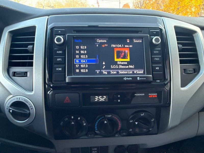 Used 2014 Toyota Tacoma 4x4 Double Cab image 25