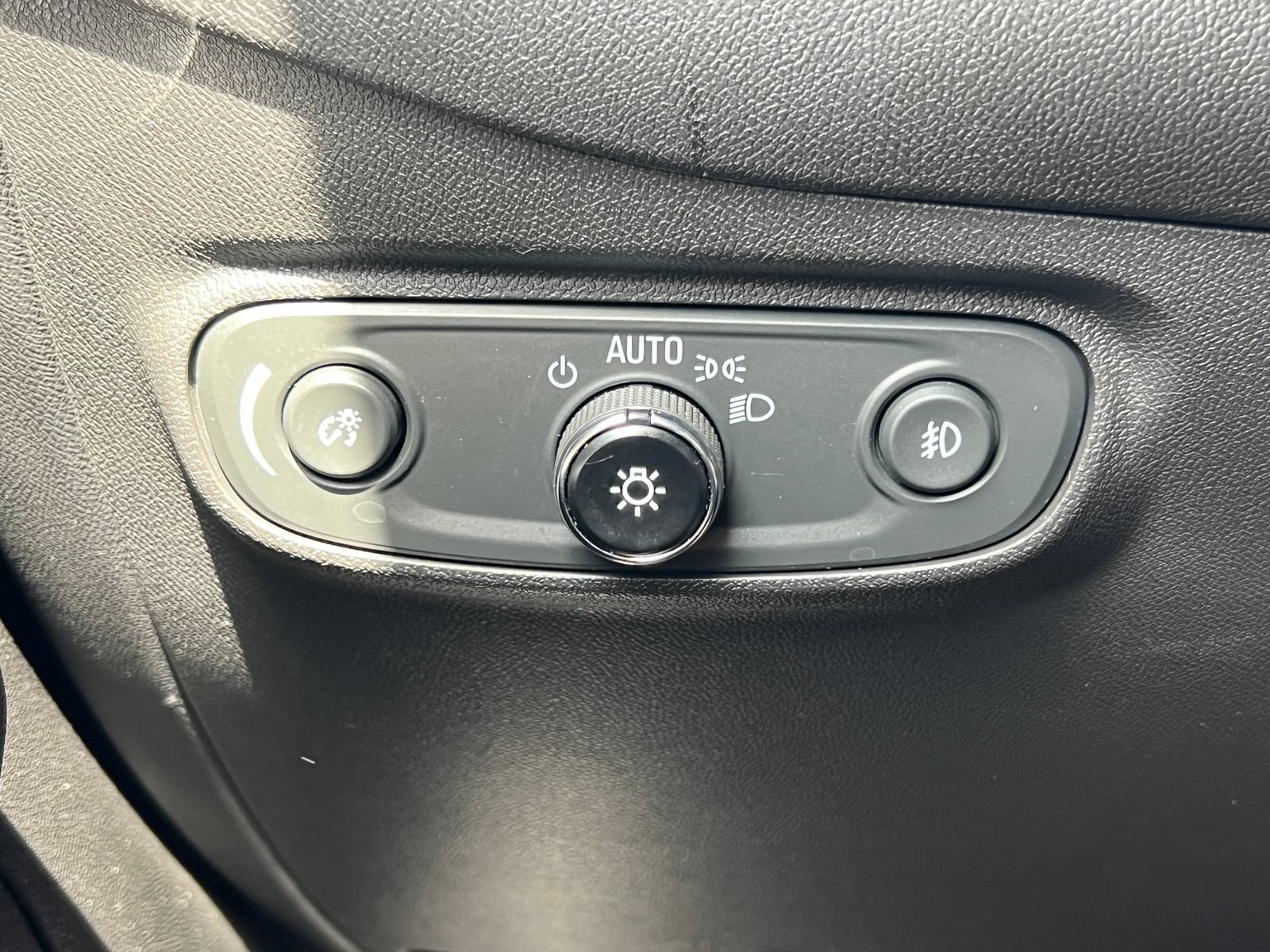Certified 2024 Chevrolet Equinox Premier FWD image 23