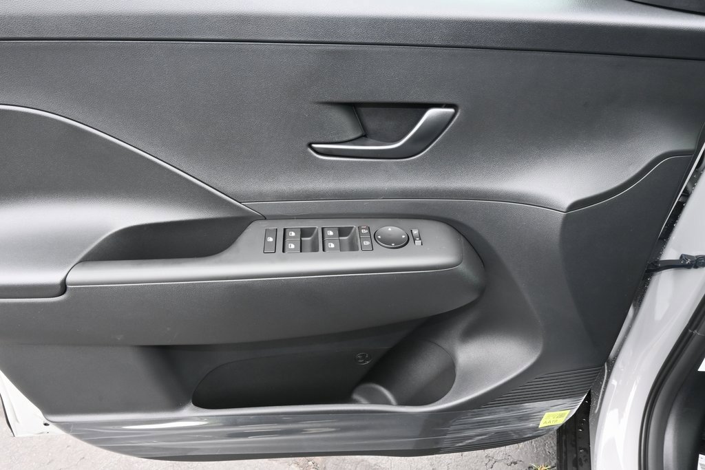 Certified 2025 Hyundai Kona SEL image 18