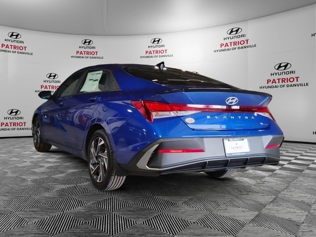 Used 2025 Hyundai Elantra Sport image 5
