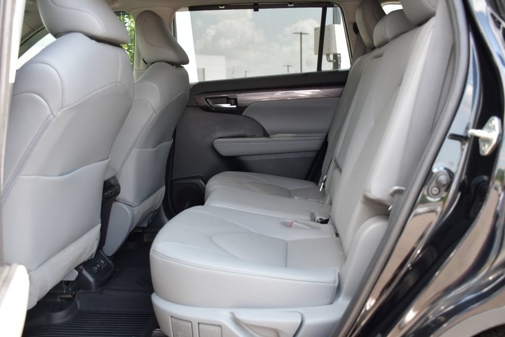 Used 2021 Toyota Highlander Limited AWD/4WD image 19