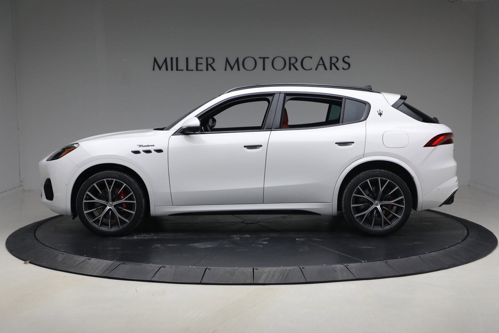 New 2026 Maserati Grecale Modena image 3