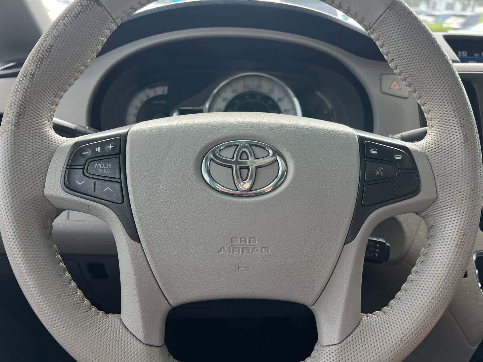 Used 2014 Toyota Sienna SE FWD image 25