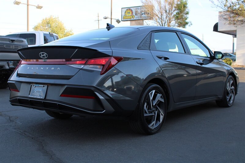 Used 2025 Hyundai Elantra Sport FWD image 11