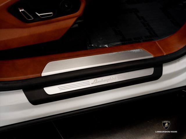 Used 2022 Lamborghini Urus AWD/4WD image 39