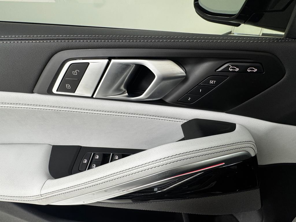 Used 2024 BMW X6 xDrive40i w/ Premium Package image 32