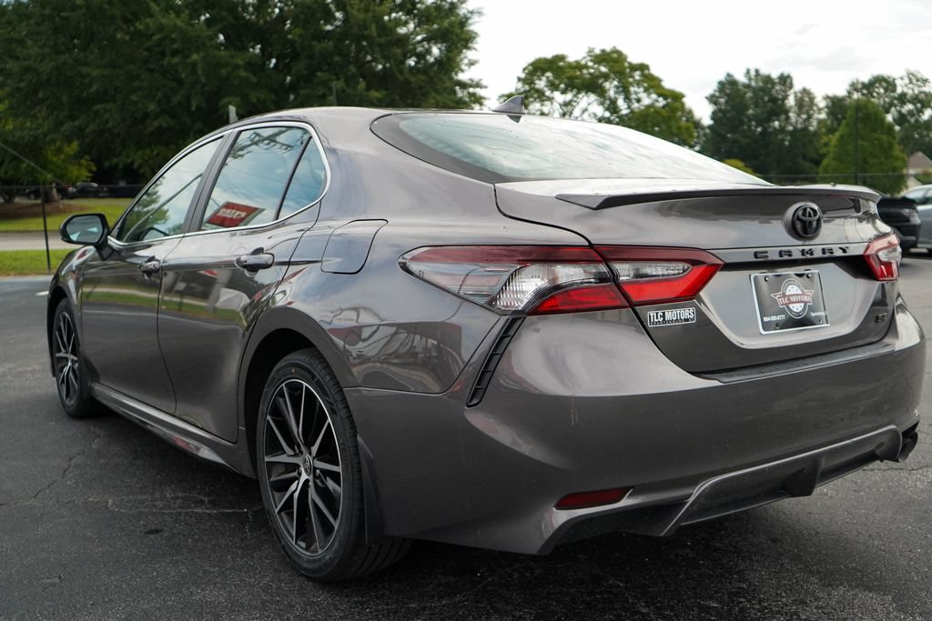 Used 2024 Toyota Camry SE FWD image 3