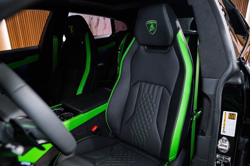 Used 2025 Lamborghini Urus SE AWD/4WD image 6