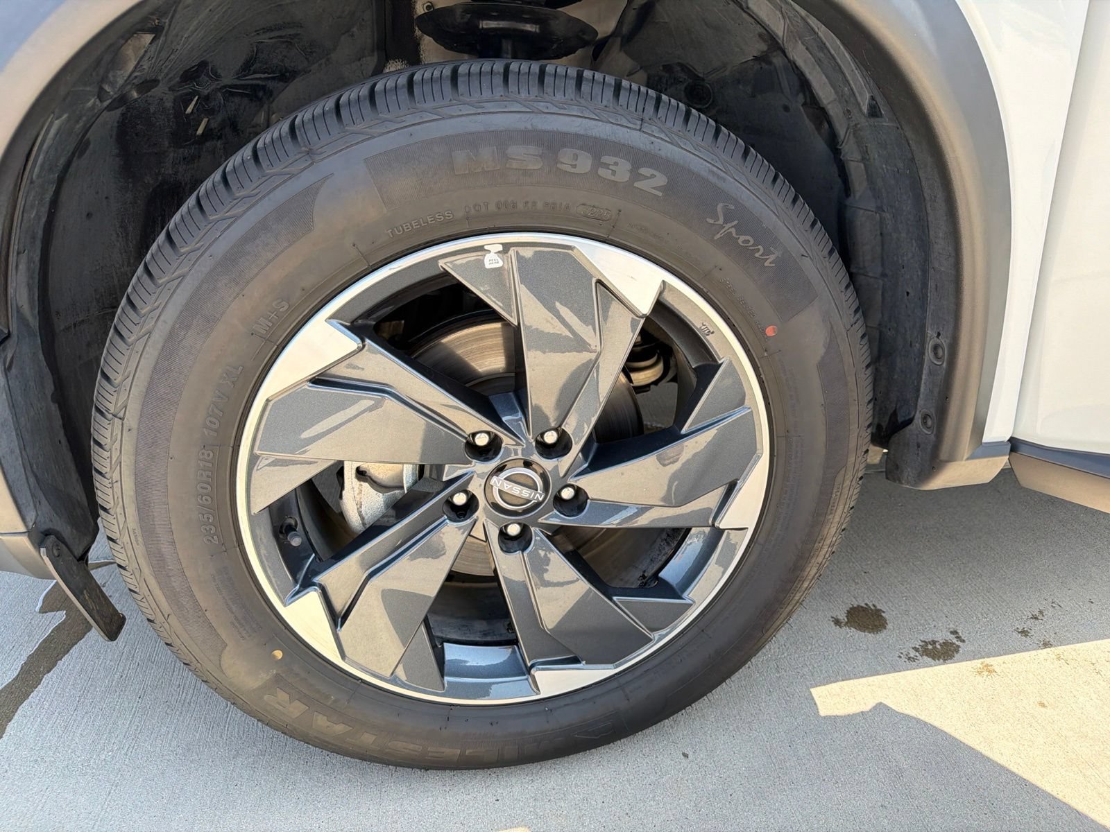 Used 2024 Nissan Rogue SV AWD/4WD image 12